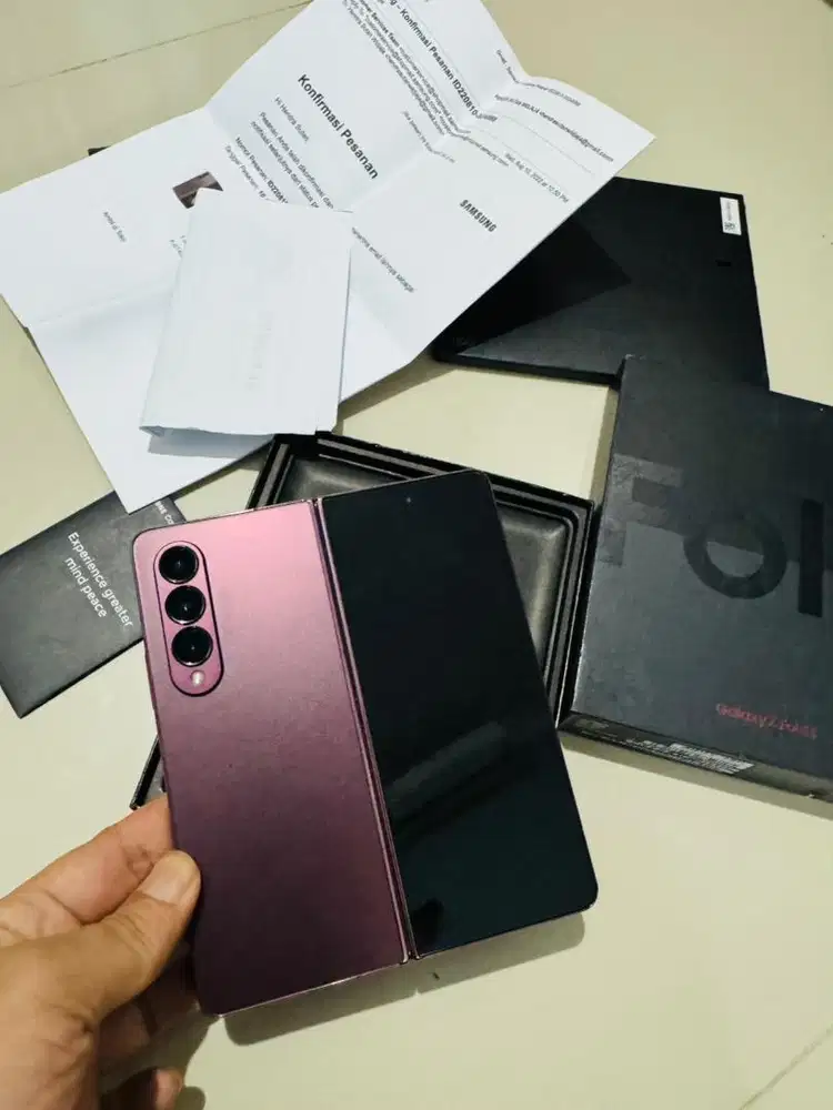 galaxy z fold 4 512 burgundy like new