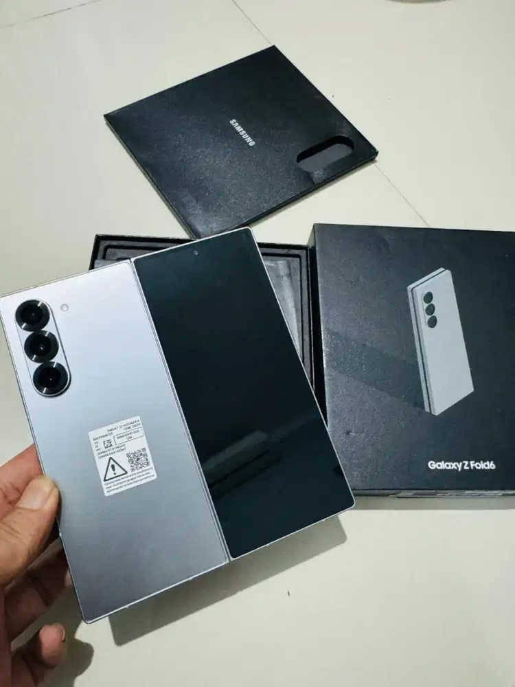 galaxy z fold 6 256 silver like new