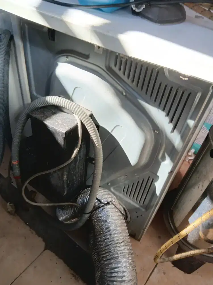 Dijual mesin pengering ELECTROLUX dan setrika uap