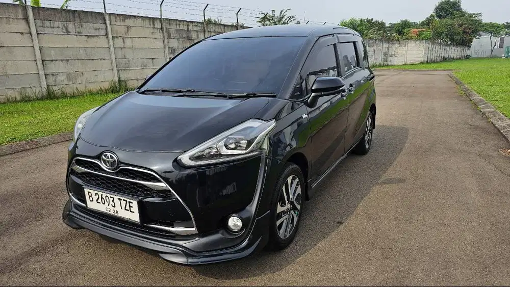 Toyota Sienta 1.5 Q CVT 2017 Hitam KM70Rbuan Record Bebas  TbrakBanjir