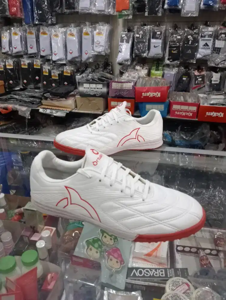 Sepatu futsal insole lentur jahitan