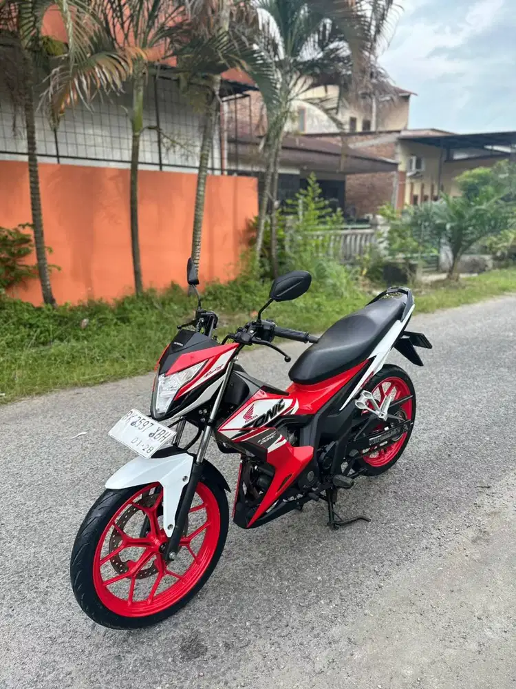 Honda Sonic 150R Tahun 2022 Pemakaian 2023