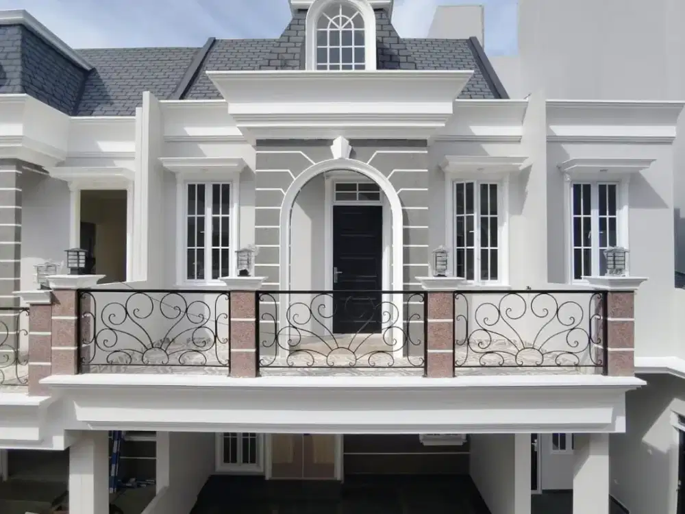 Dijual Rumah Siap Huni American Classic pinggir jalan di Jakarta Selatan