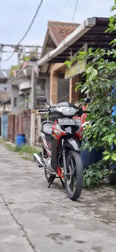 Honda Supra X 125 2006
Warna Hitam Merah