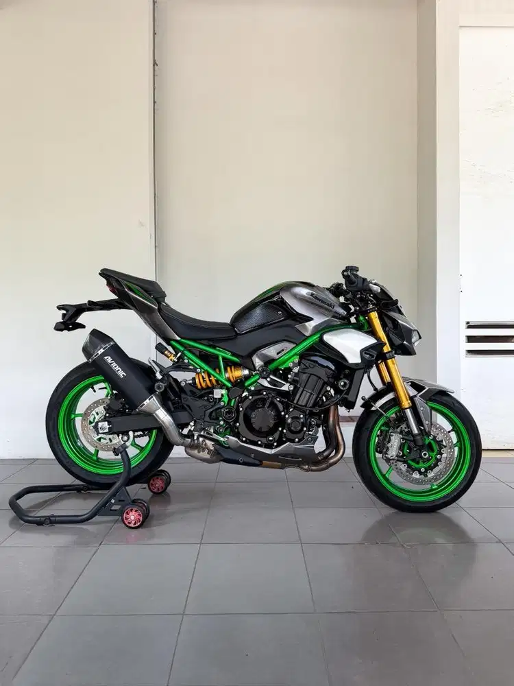 KAWASAKI Z900 SE 2025 LOW ODO LIKE NEW