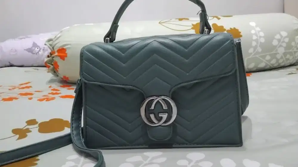 (PRELOVED) Tas selempang wanita warna army