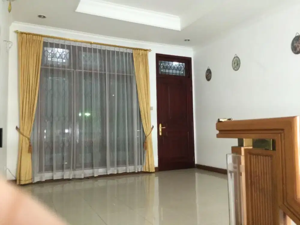 Dijual Rumah di Jakarta Selatan Luas 200m2, Harga Nego