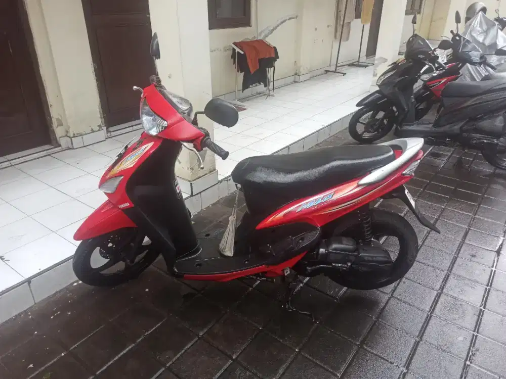 Di jual motor bekas surat2 lengkap stnk,bpk,pajak mati,gratis 2 helm,