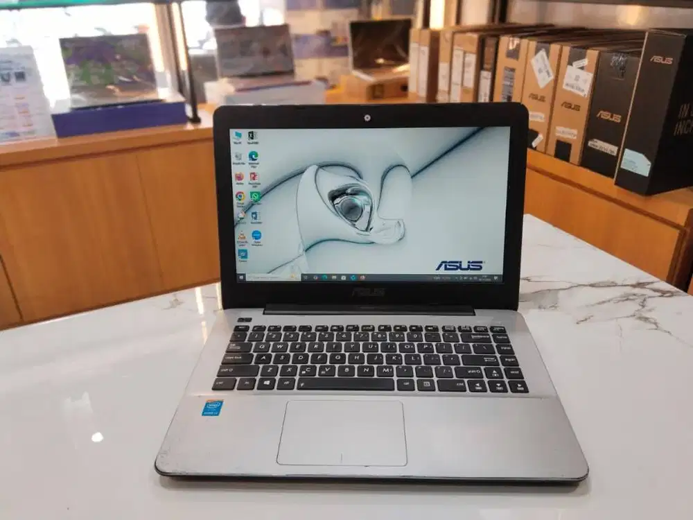 LAPTOP ASUS X455L CORE I3-4005U/RAM 4GB/SSD 256GB/SIAP PAKAI