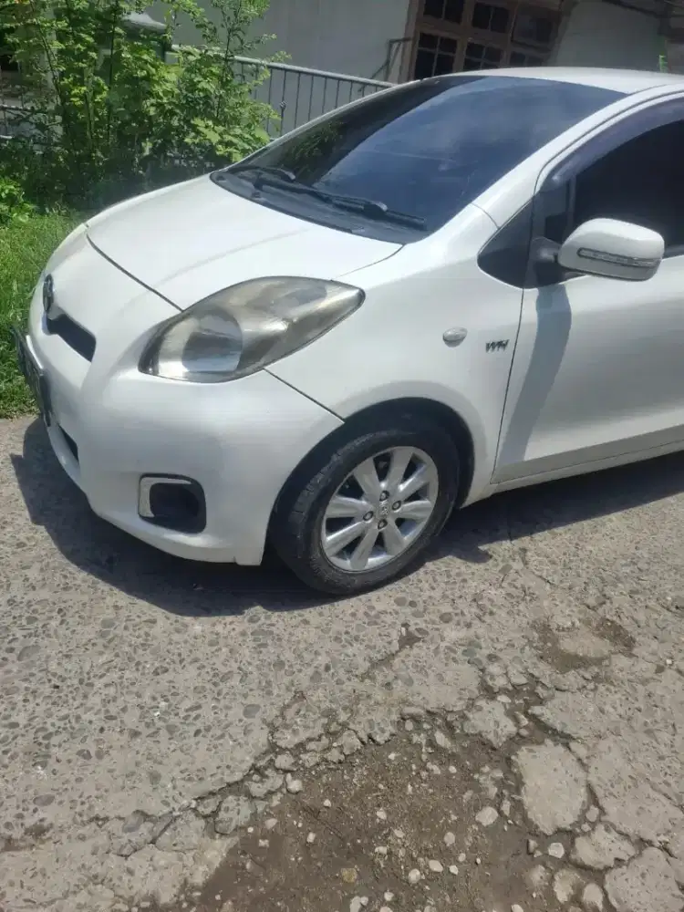 YARIS TYPE J TAHUN 2013 AT WARNA PUTIH