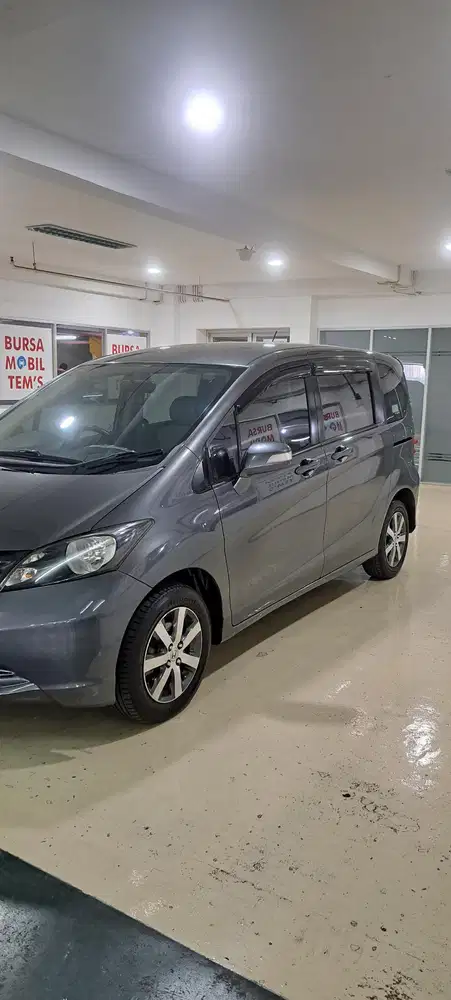 Honda Freed PSD Abu abu