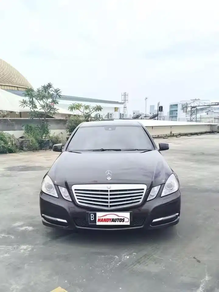 Mercedes Benz E250 Avantgarde Tahun 2011 Coklat Metalik