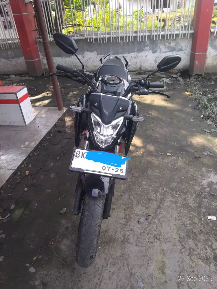 Dijual Honda Cb150r 2016 versi Led dengan Odo 18.468Km Harga 15,6jt