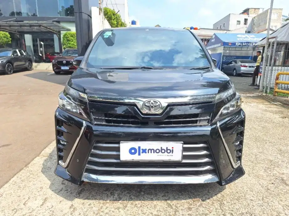 LOW DP Toyota Voxy 2.0 Bensin-AT 2019 UOA