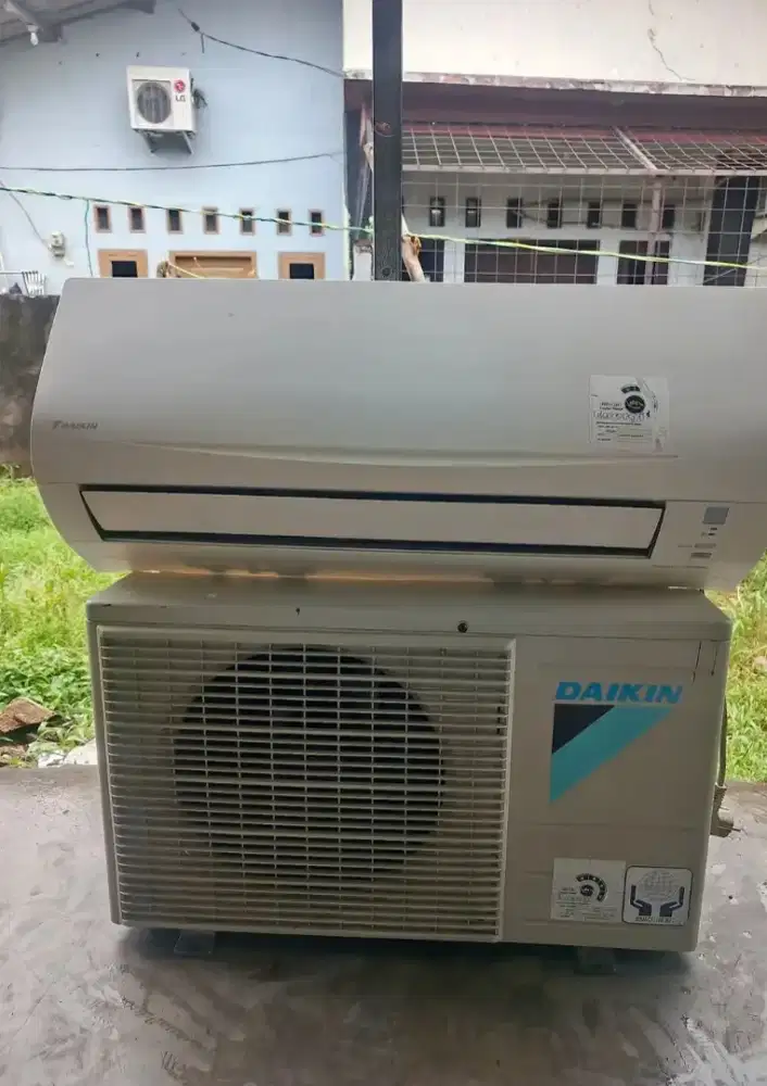 AC daikin 1/2pk lowat