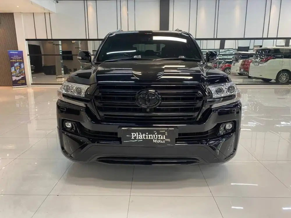 TOYOTA LAND CRUISER 200 VXR AT