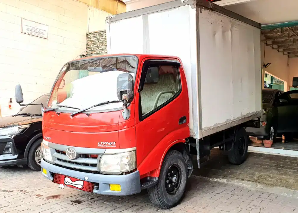 Truk Dyna Engkel Box Jumbo 110 ST PS 2013/2014 No Canter 2010/2011 KIM