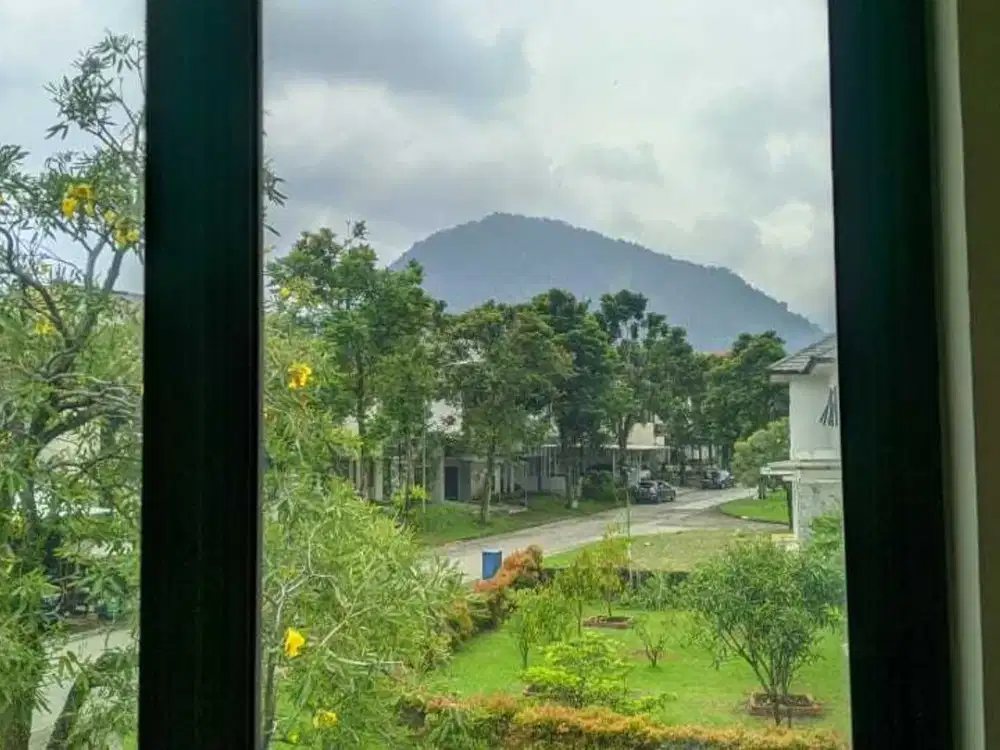 MURMER Rumah HOOK Minimalis dengan Nuansa Hijau di Sentul City, Bogor