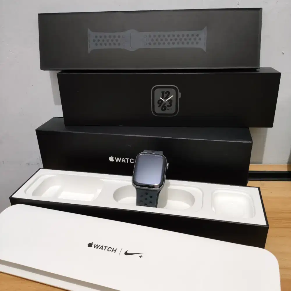 Apple watch series 4 44mm nike edition Second original IBox indonesia