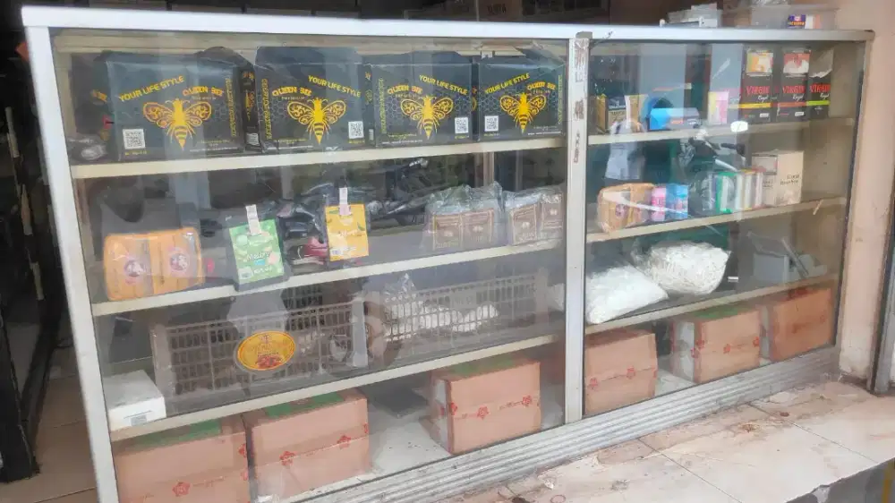 etalase  bekas jual tembakau