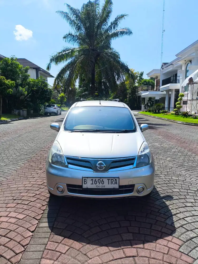 GRAND LIVINA SV MATIC 2013 MURAH BISA KREDIT SIAP PAKAI