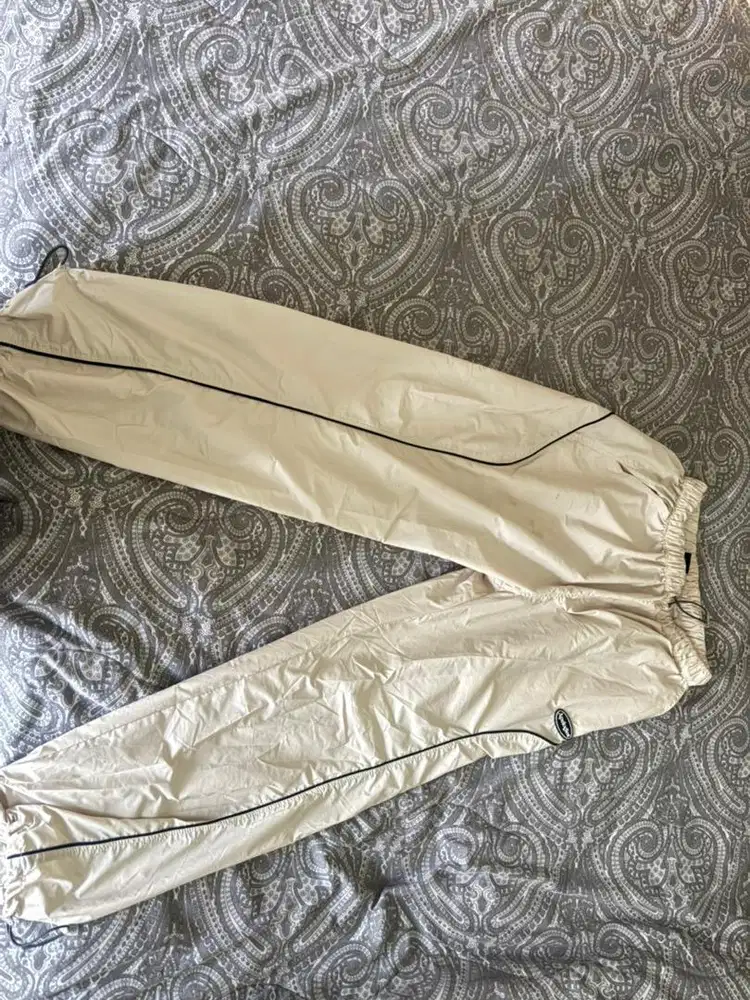 Sweatpants Putih Apelogies