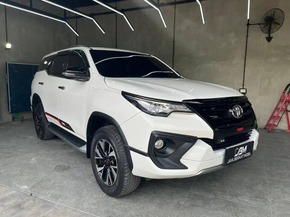 TOYOTA FORTUNER 2.4 VRZ TRD 2018