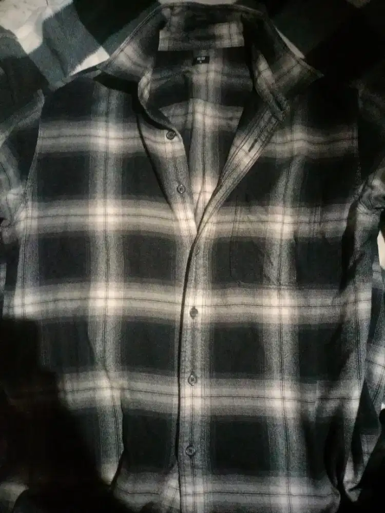 Jualk Falanell Uniqlo ukurab XL Dan Varsity Erigo Xl 300 Ribu Kedduany