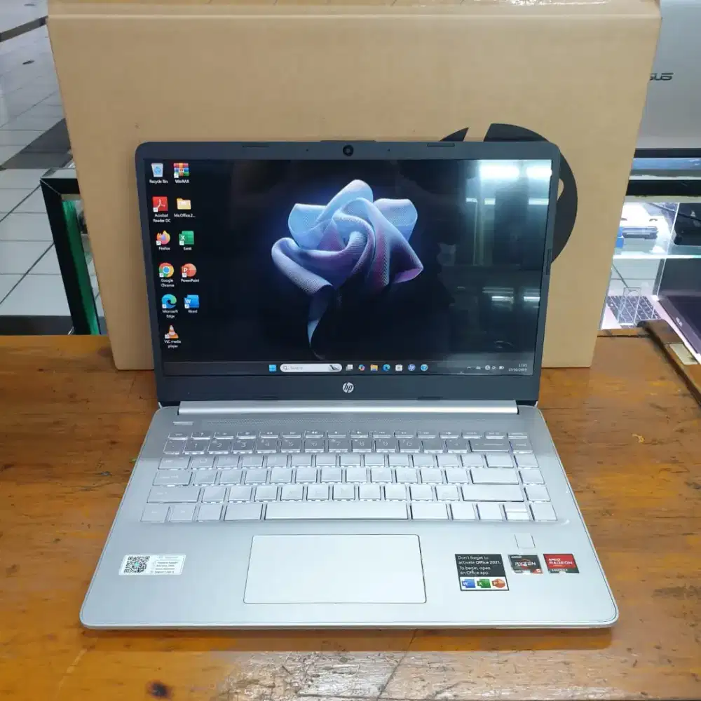 HP 14s-dq2002AU Ryzen 5-5625U Ram 8GB SSD 512GB 14 FHD Like new