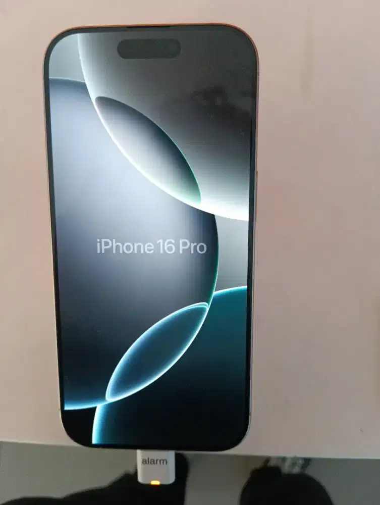 iPhone 16 Pro Design Titanium
