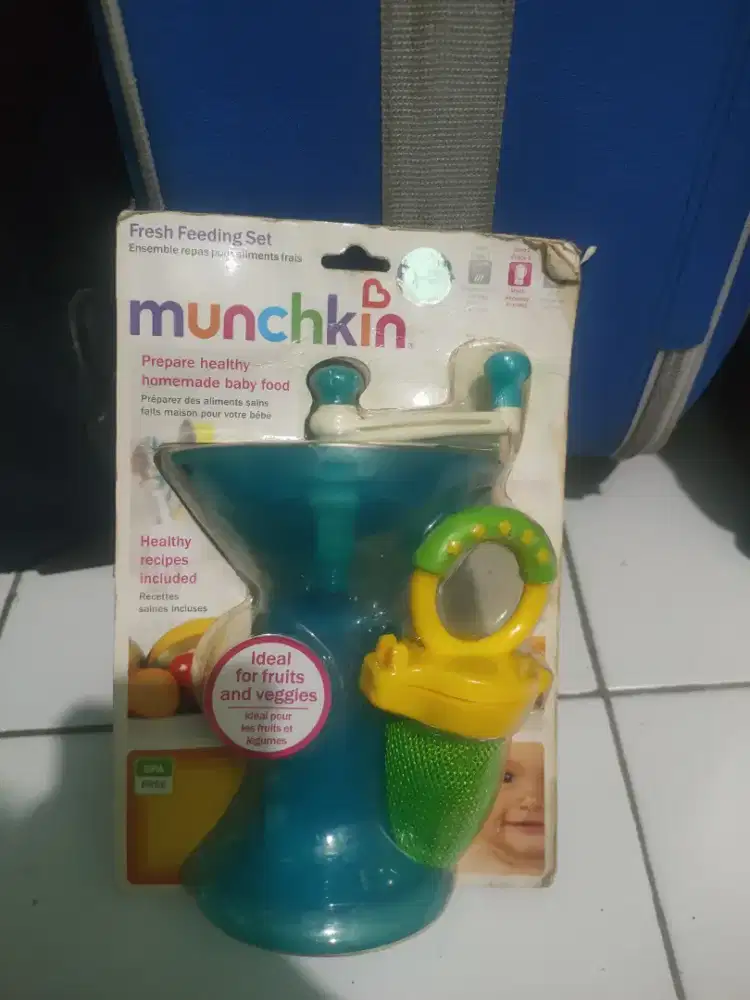 Alat makan bayi munchkin