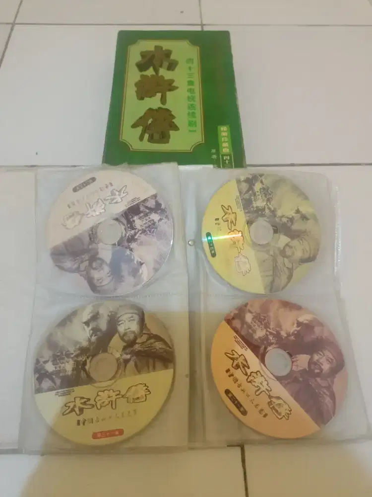 Kaset DVD original film silat chinese berseri ada 42 kaset.