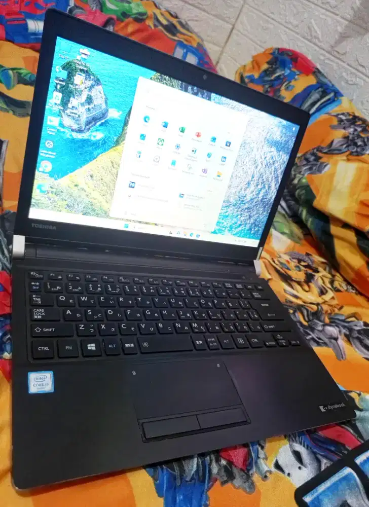 Laptop Tosiba  Dynabook R73. Core i5 Ram 8 gb/SSD 256 gb. Windows 11