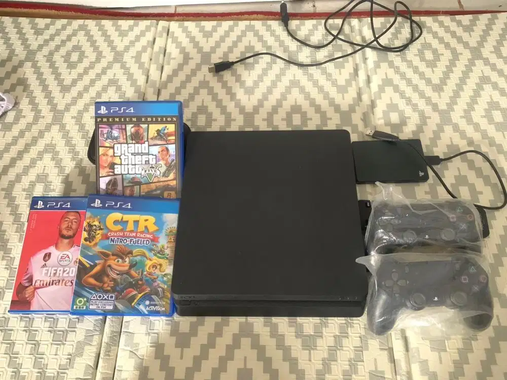 PS4 Slim FullSet + HDD Eksternal 1TB + Akun 20++ Game