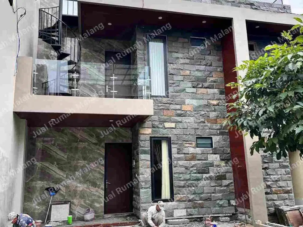 Dijual Cepat Rumah Villa Kolam Renang + Roftoop dekat Jatim Park Kota Batu