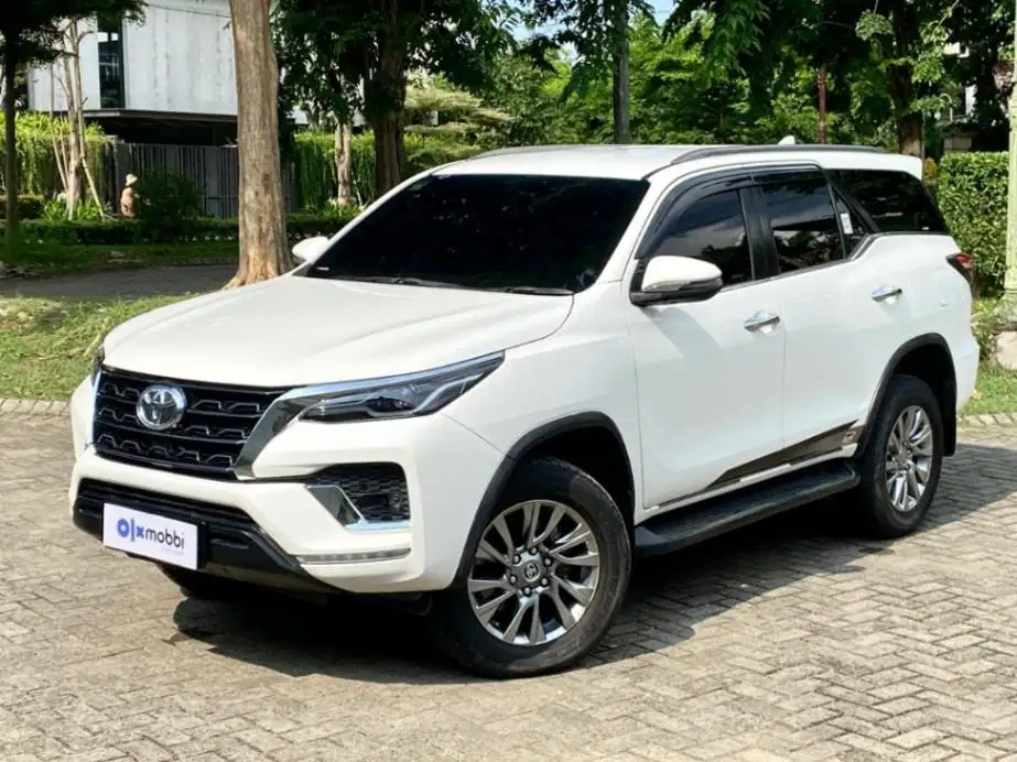 Low KM Toyota Fortuner 2.4 4x2 VRZ Solar-AT 2021 Putih WWQ