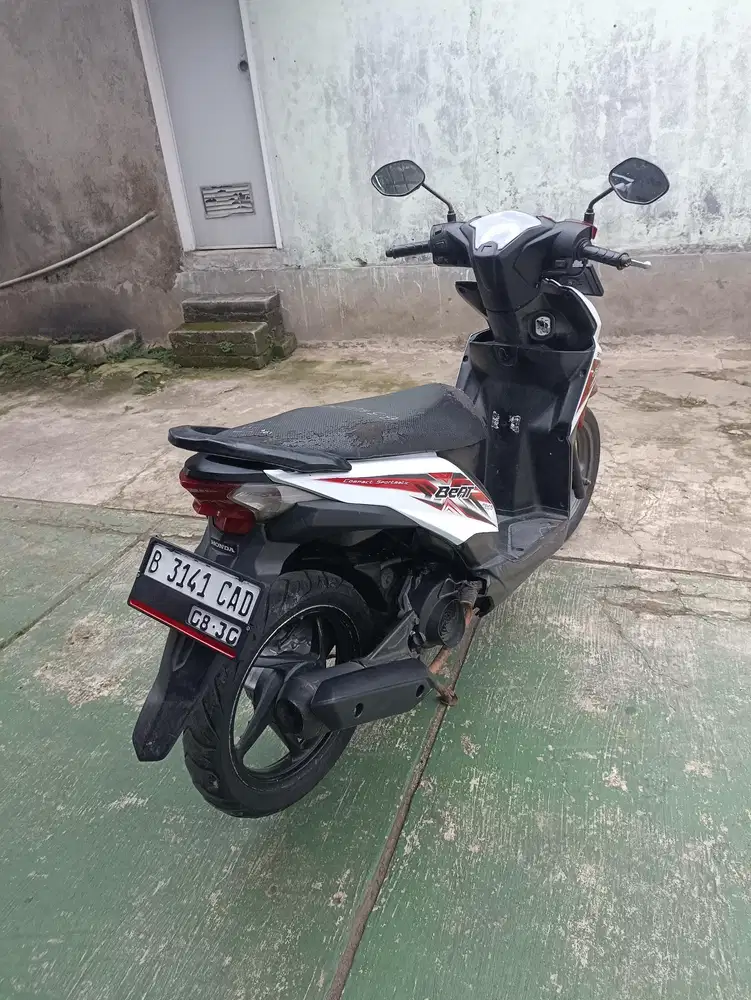 Dijual Honda beat fi injeksi 2014 garansi persuratan