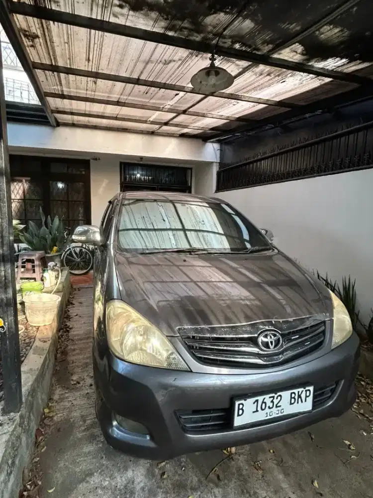 Innova Grey 2.0 G A/T 2010