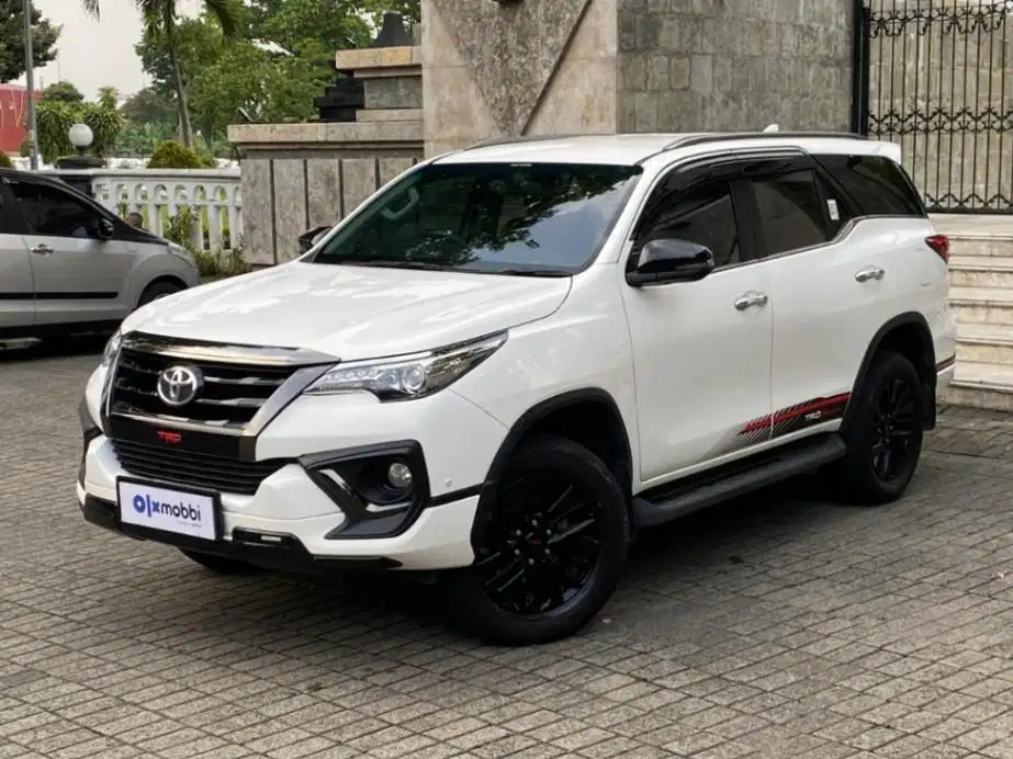 Low Km Toyota Fortuner 2.4 4x2 VRZ TRD Solar-AT 2020 Putih AGRL