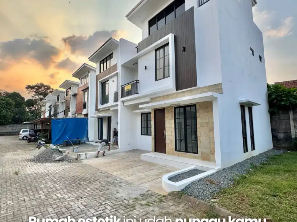 Rumah Mewah Posisi Pojok Samping Kolam Renang Di Serpong