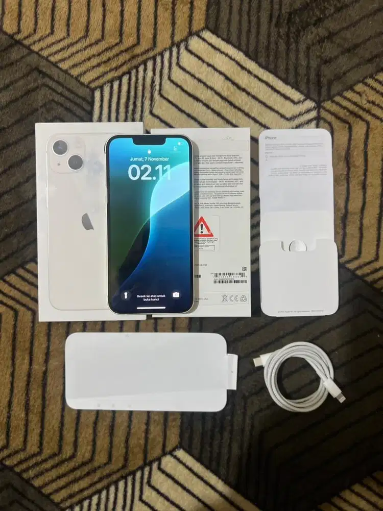 iPhone 13 128Gb resmi IBox garansi ON (like new)