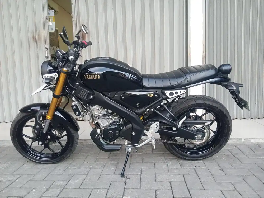 Yamaha XSR 155 2025 hitam