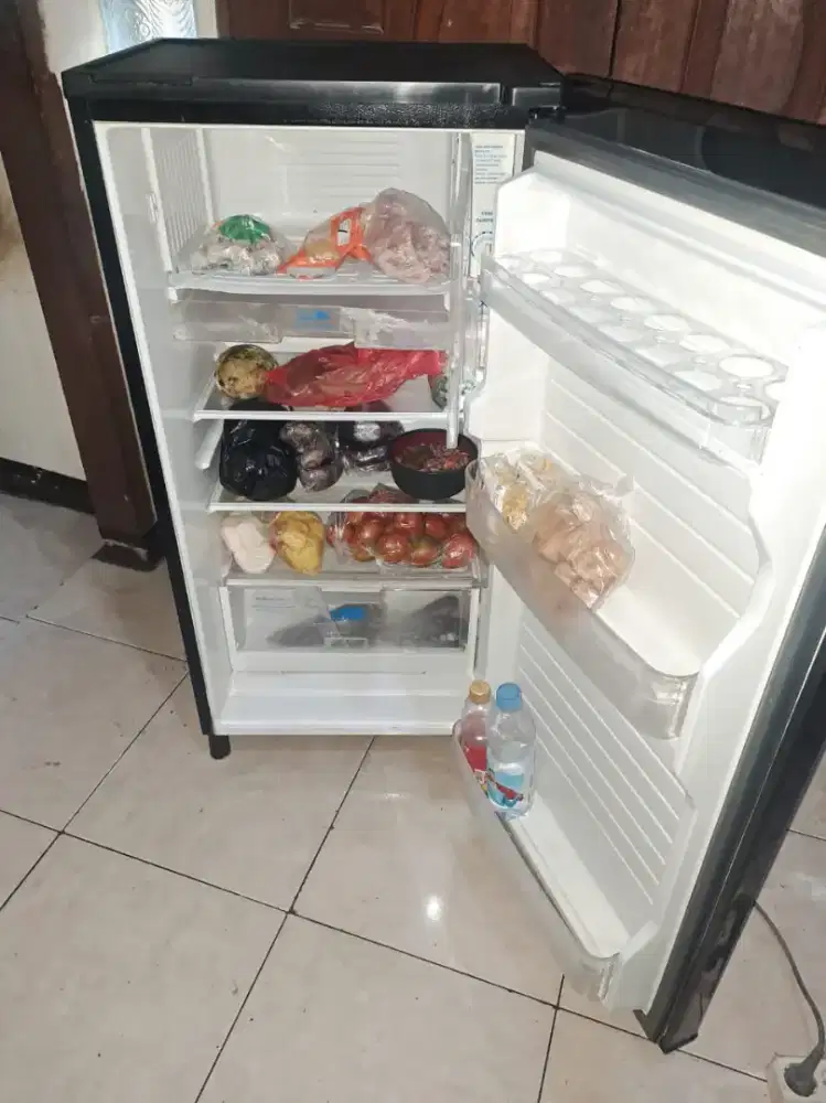 Jual kulkas AQUA satu pintu siap untuk d antar