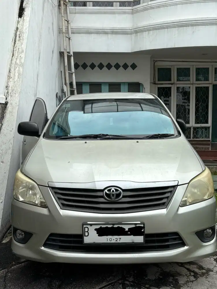 TOYOTA KIJANG INNOVA 2.0 J 2012 - MT