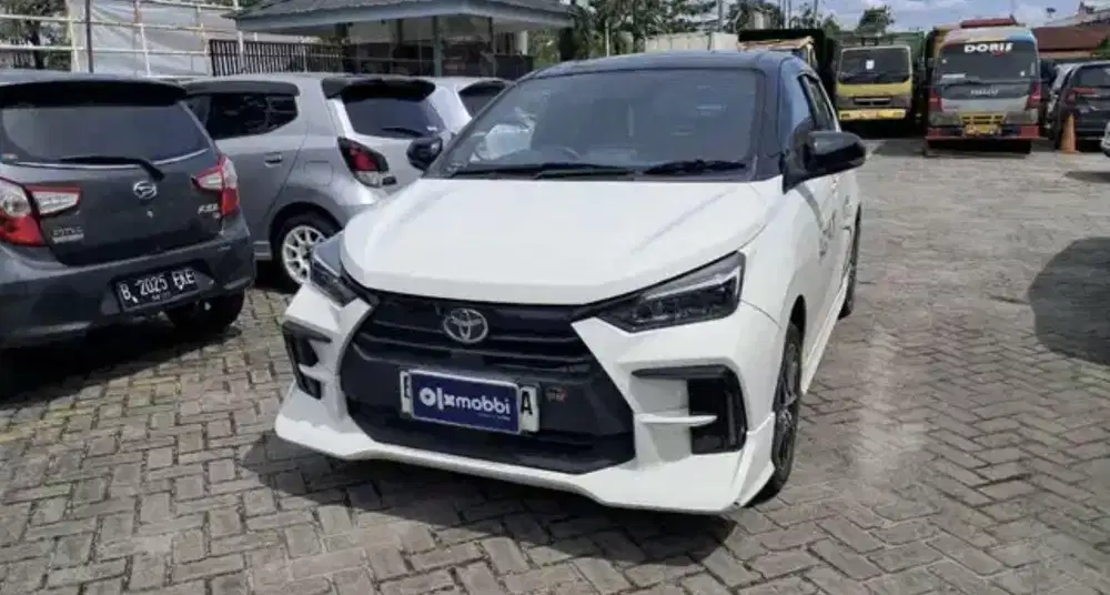 Toyota Agya GR Sport Two Tone 1.2 Bensin-AT Putih