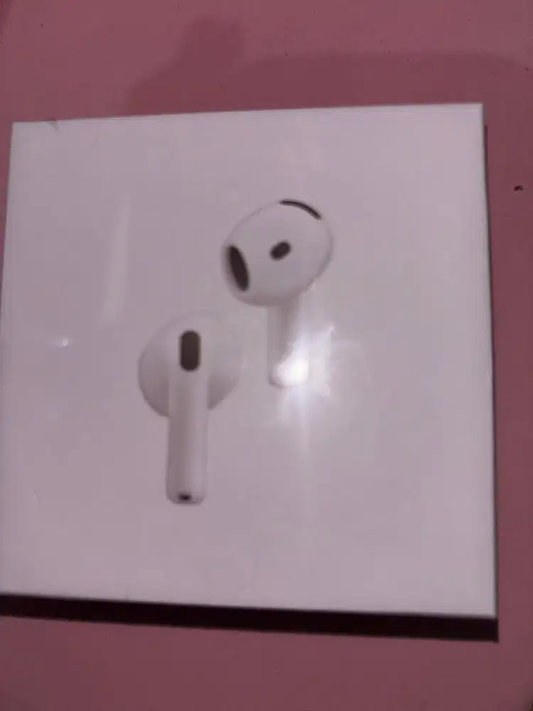 AirPods 4 kondisi baru dan masih segel