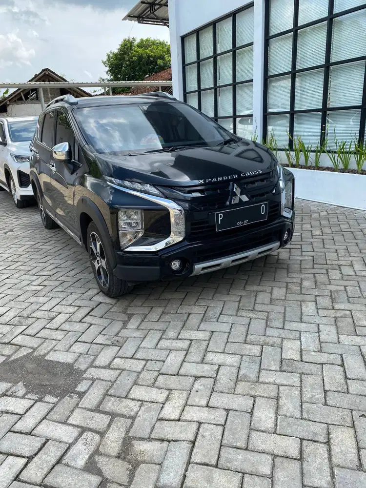 Xpander Cross 2022 MT Manual Premium Hitam Banyuwangi
