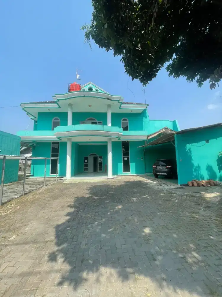 Home industri. Rumah Mewah, Halaman Luas, Ada Tempat Produksi Batiknya