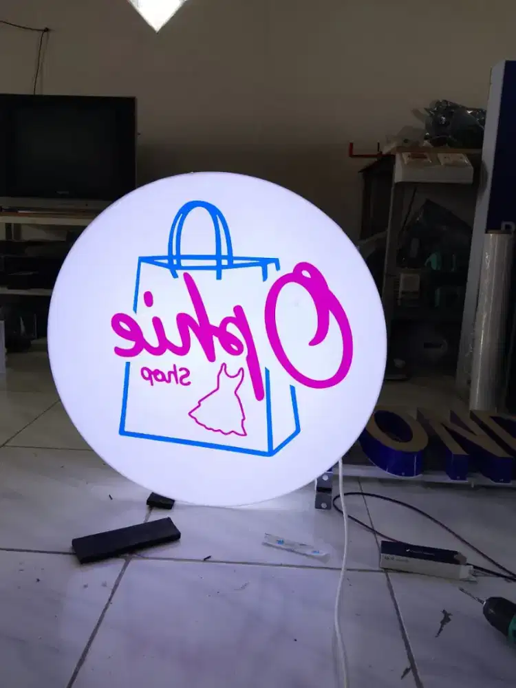 Papan nama huruf timbul neonbox