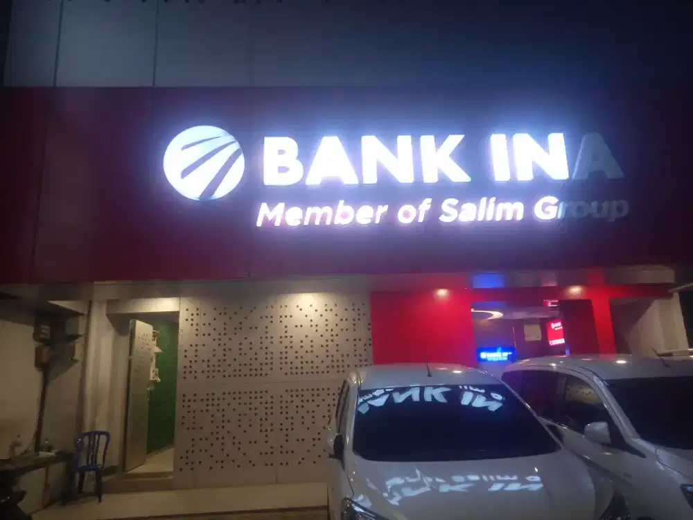 Menerima pemasangan stiker.  pemasangan /sercice  Logo / Sinage.